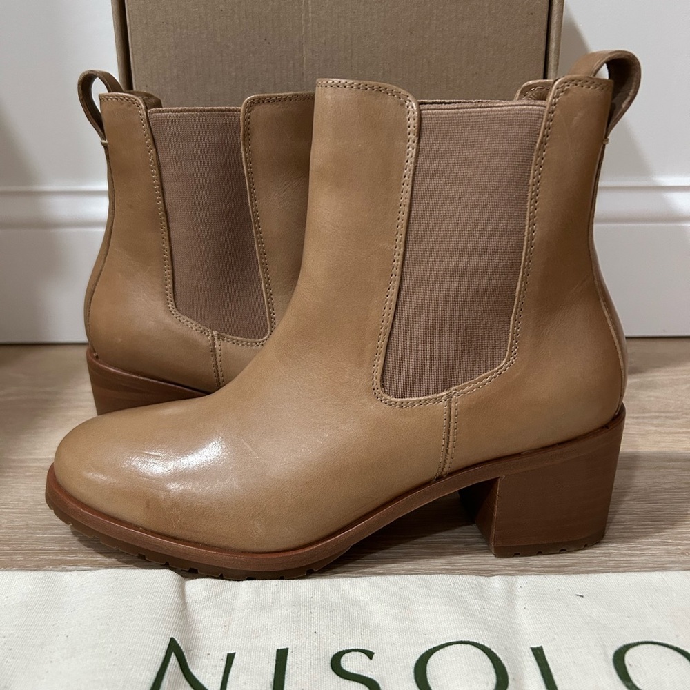 Nisolo Ana Go-To Heeled Chelsea Boot Almond Tan Women's Size 8.5 NIB Western - Picture 2 of 9